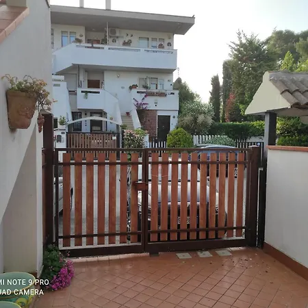 Giardino Bilocale: Open-Plan Apartment with Private Garden Francavilla Al Mare Exterior photo
