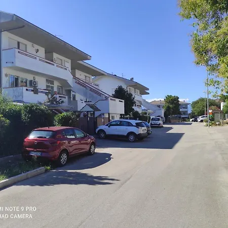 Giardino Bilocale: Open-Plan Apartment with Private Garden Francavilla Al Mare Exterior photo